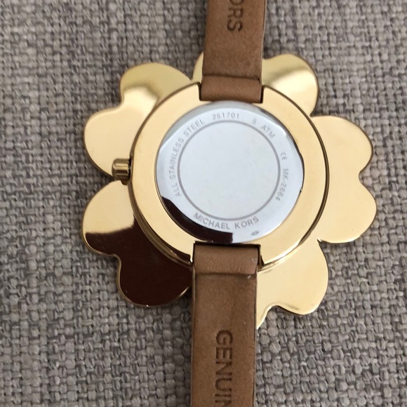 Michael Kors flower watch - Picture 8 of 8